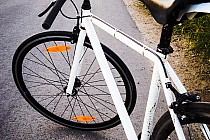 Tak wyglada z prostą kierownicą i hamulcami.