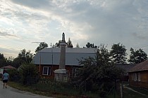 Figurka na kolumnie w Hucie Różanieckiej