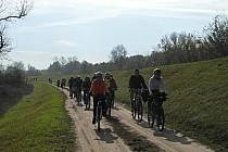 Grupa wycieczkowa na trasie.