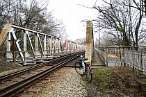 Most na Odrze w Kotowicach - wąskie przejście