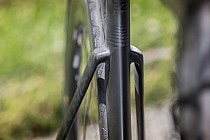 ROSE X-LITE CW rura podsiodłowa w miejscu łączenia z widełkami