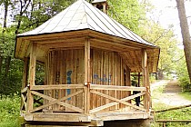 Górecko Kościelne - kapliczka na wodzie