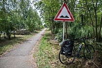 Ostrzeżenie na ścieżce dla rowerów
