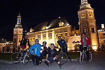 Przed Pałacem Biskupów Krakowskich