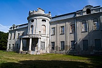 Z bliska nieco zaniedbany