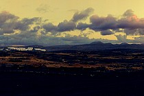 Zachód słońca nad wybrzeżem.