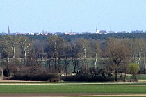 Widok na Rawicz z drogi na wzniesieniu między Rudną Wielką a Czarnoborskiem.