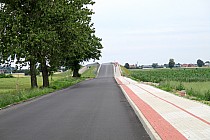 Wjazd na wiadukt między Łaszczynem  a Rawiczem. Krótki fragment nowiutkiej drogi ma ok 1 km.