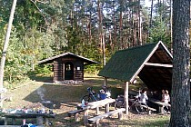 chatka myśliwska Randez-vous i miejsce wypoczynku przy jeziorku  "Siewniok"