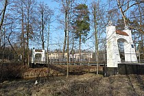 Został zbudowany ok. roku 1930 a jego długość liczy sobie zaledwie 25 metrów. Jest to jedyna taka budowla w Polsce - most stalowy wiszący