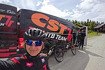 Na trening na trasie wyścigu musieliśmy trochę podjeżdżać naszym klubowym busem.