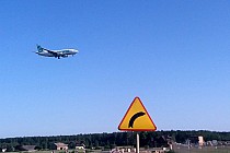 Droga przy pasie startowym