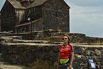 W tle Klasztor Sewanawank