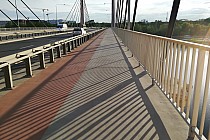 Ścieżka rowerowa na moście Millenijnym