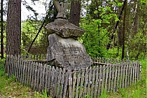 Kolejna pamiątka partyzancka. Rozstrzelani  w 1942 roku