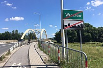 Wyjazd z Wrocławia przed mostem nad Widawą