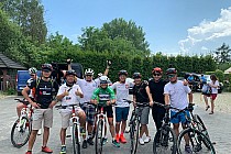 Dziennikarze z Chin, Tajwanu i Japonii przed wyścigiem w Kazimierzu nad Wisłą.