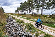 Szlak rowerowy EuroVelo 10 po mierzei jeziora Kopań