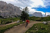 Zjazd w kierunku Passo Gardena