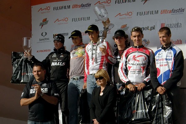 Zwycięzcy dystanu MEGA, kategoria M2, na 1 miejscu Piotr Brzózka.