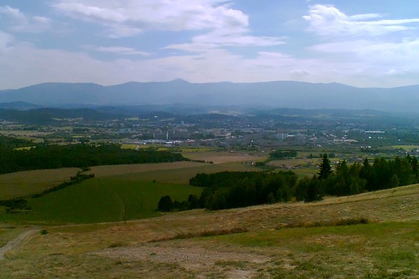 Widok z Góry Szybowcowej, po której poprowadzona zostanie trasa XC