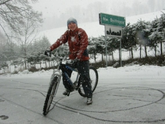 Kurtka softshellowa (membrana przeciwwiatrowa), spodnie z membraną przeciwilgociową, czapka windstoperowa (membrana przeciwwiatrowa)