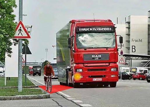 Asystent skręcania MAN ma sygnalizować kierowcom ciężarówek o poruszającym się rowerzyście.