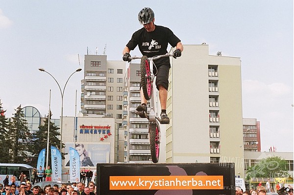 Krystian planuje wyskoczyć na Pałac Kultury w czasie poniżej 30 min / źródło: www.krystianherba.net