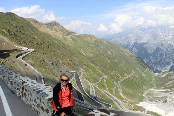 Na przełęczy Stelvio, na którą prowadzi nieźle zakręcona droga :)