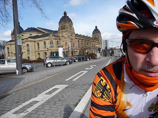 Zabytkowa Stadthalla w Wuppertalu