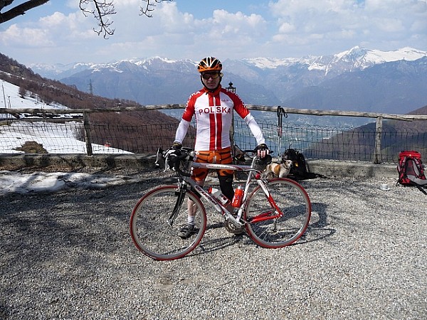 14.04.2009 - autor na przełęczy Passo di Neggia w Szwajcarii