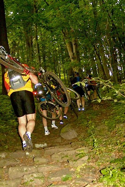 RAZ NA WOZIE, RAZ POD WOZEM. PODEJŚCIE NA OSTRZYCĘ.   Zdjęcie zrobione przez mojego kolegę Andrzeja T.