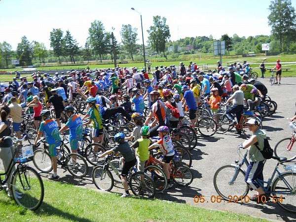 Start do III Bytowskiego Rodzinnego Maratonu Rowerowego.