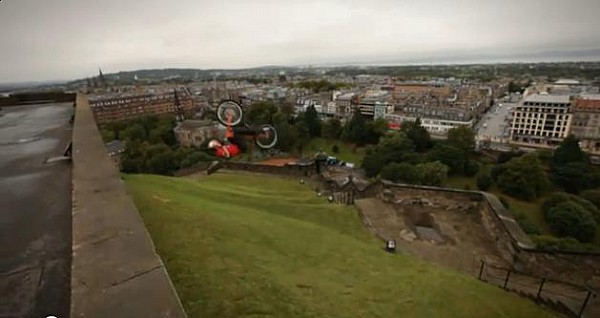 Kadr z filmu "Way Back Home"