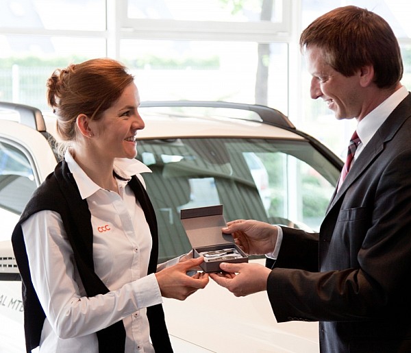 Przekazanie kluczyków przez Michała Łuczaka