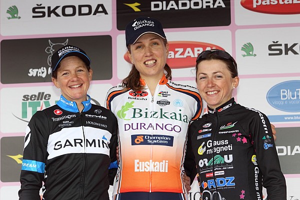 Sylwia Kapusta-Szydłak na podium 2 etapu Giro Donne / fot: girodonne.it