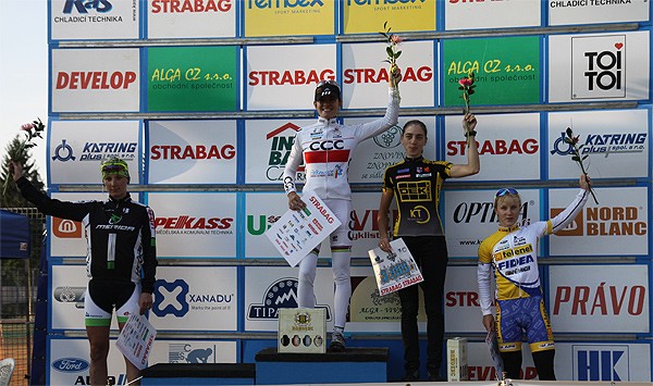 Podium w Pucharze Czech - 1.Maja Włoszczowska, 3.Katarzyna Solus-Miśkowiec / fot: www.poharmtb.cz