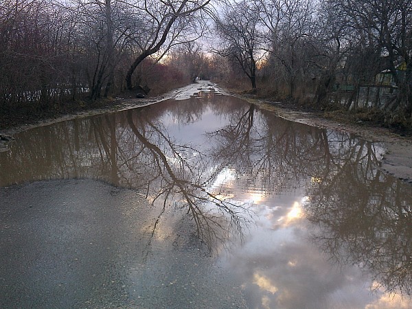 Warszawa, podtopiona ulica Balonowa.