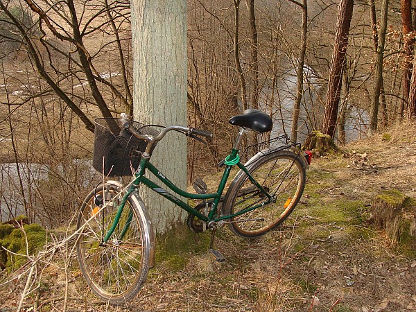 Z niedzielnej(18.03) wyprawy właśnie tą tzw."damką"... Przejechałem całe 15 km ;-). "Jak się nie ma co się lubi,to się lubi co się ma":-). Mój jednoślad w "renowacji",a w wekeend pogoda taka zachęcająca do przejażdżki była ,więc dużo się nie zastanawiałem,tylko wsiadłem i pojechałem :-))