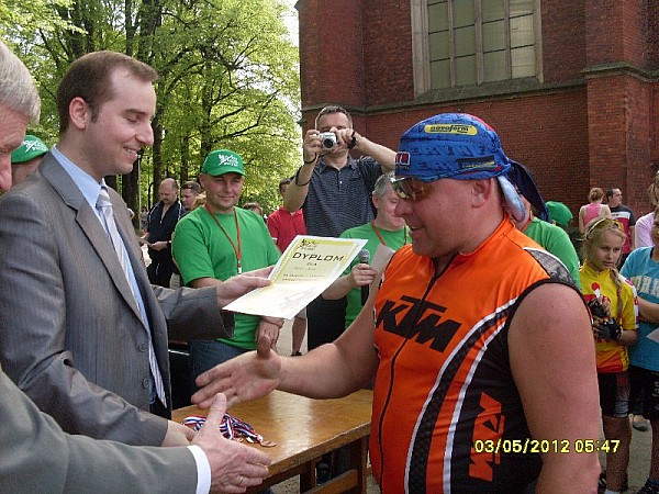 K.Kraciński z dyplomem za ukończenie rajdu