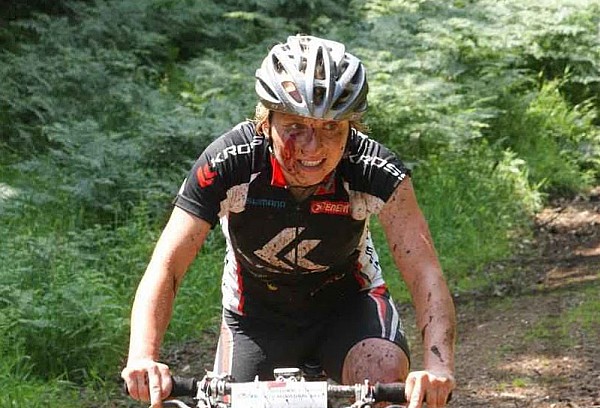 Twarz trochę ucierpała po kraksie / Fot: Bartek Sufin (bartek@sufin.org).