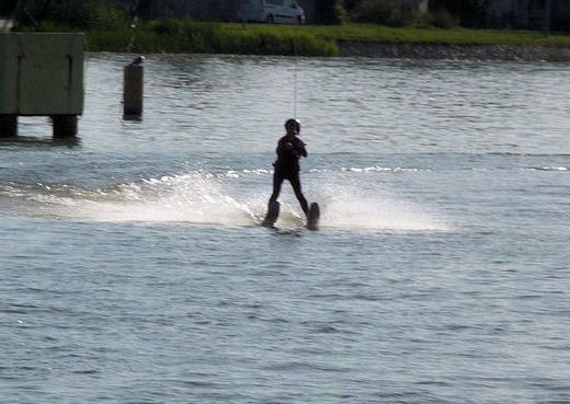 usiłując się utopić