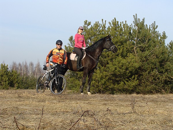 Wiosna 2011 z córką. Każdy na swoim rumaku.