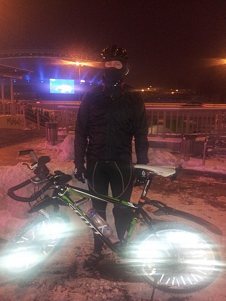 13.12.2012. Zima mnie nie pokona!:-) Na drugim planie Spodek w Katowicach.