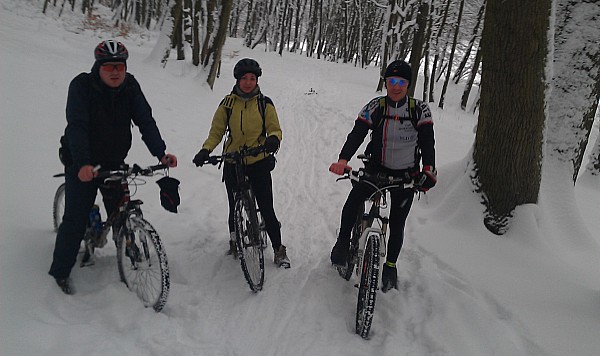 Zimowa przeprawa przez Dolinę Samborowo w Gdańsku