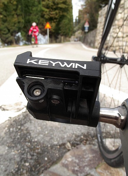 pedały Keywin Carbon - regulacja luzu