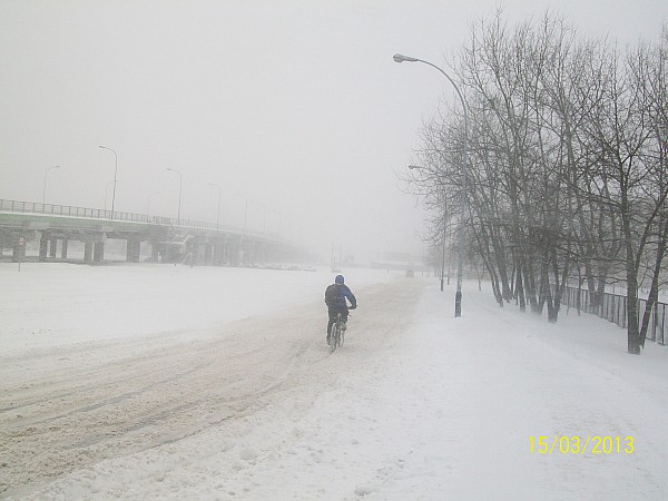 Nie wiem kto to, ale twardziel !!!!