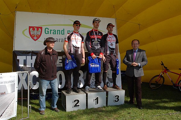 Patryk Kaczmarczyk i Łukasz Klimaszewski z Mitutoyo AZS PWr na podium