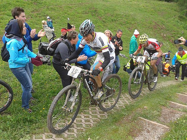 Alban Lakata na trasie maratonu / fot. KitzAlpBike Festival