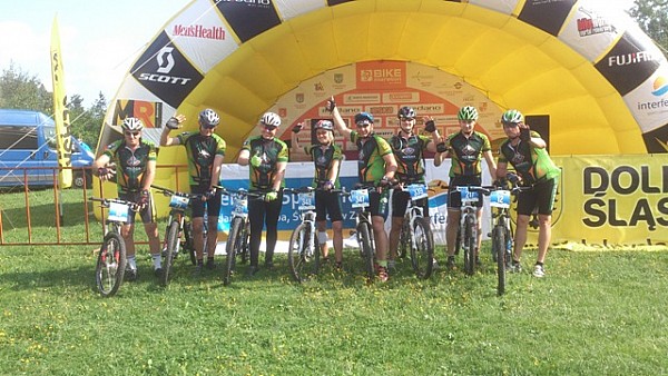 drużyna przed wjazdem na Śnieżkę